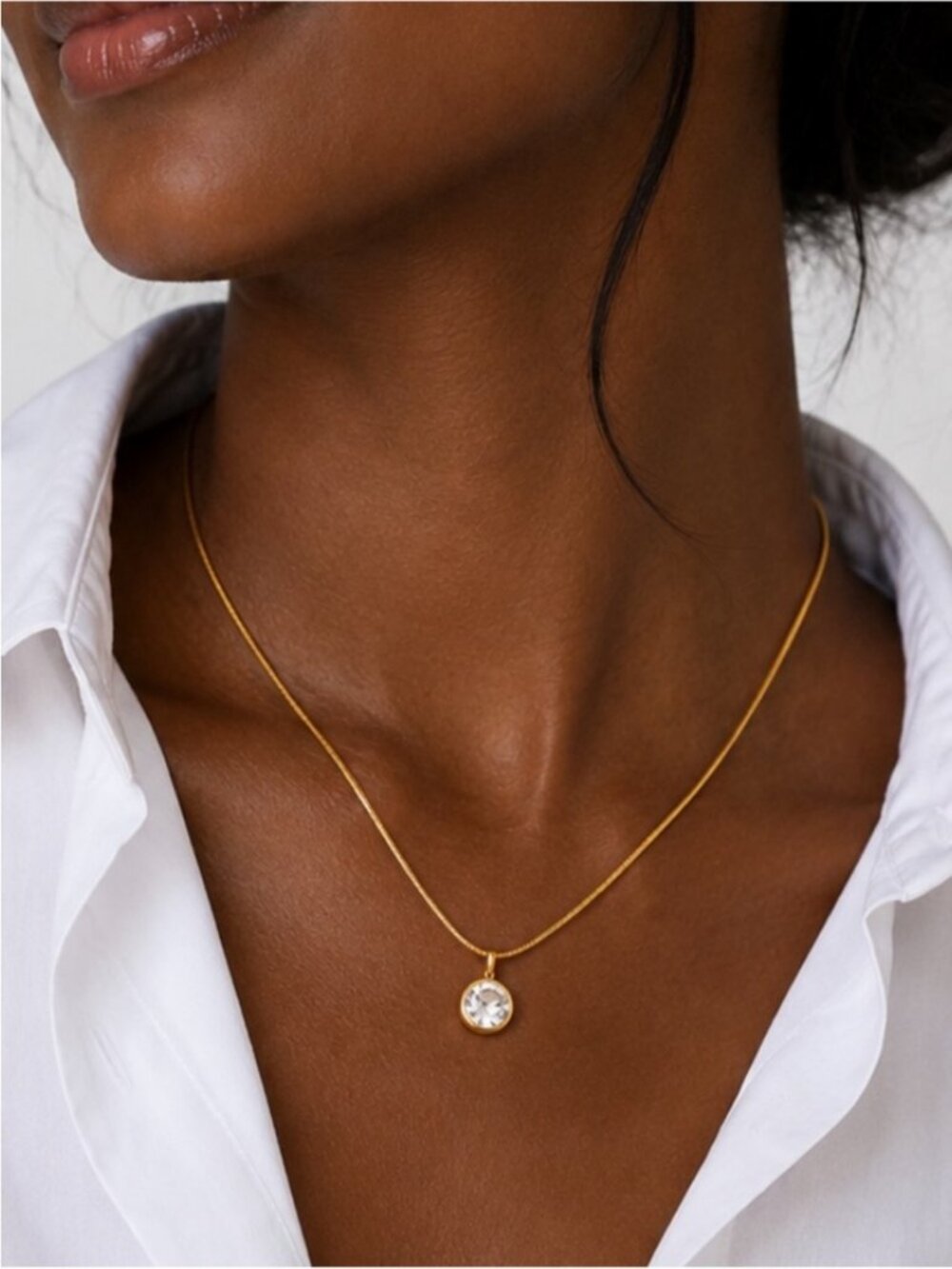 New! 18K Gold Plated Crystal Pendant Necklace NWOT 1054